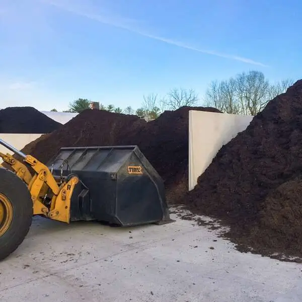am loggin bulldozer scooping mulch
